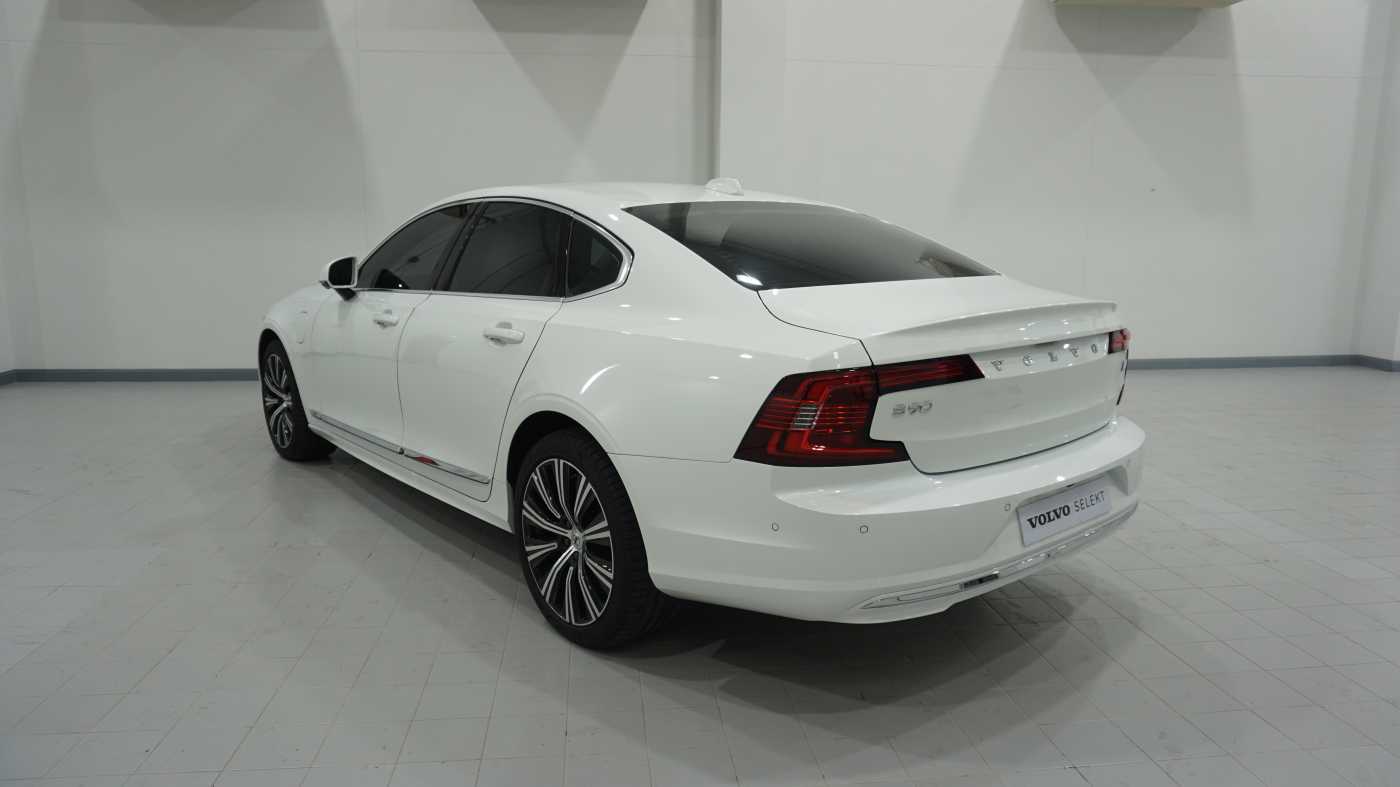 Volvo  Recharge Ultimate T8 Plug-in Hybrid Bright (460hp)