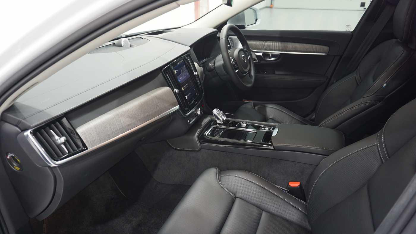 Volvo  Recharge Ultimate T8 Plug-in Hybrid Bright (460hp)